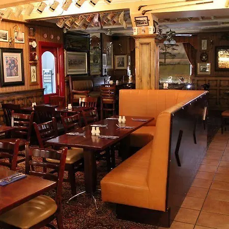 Mcsweeney Arms Hotell 3*