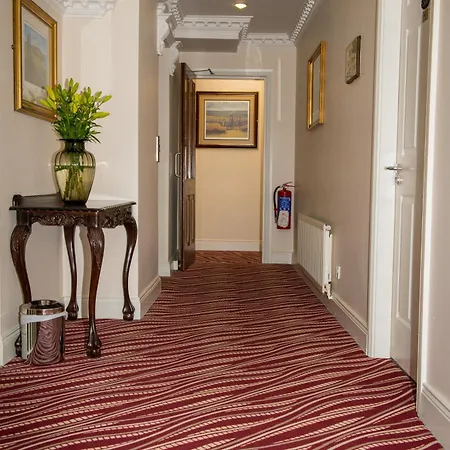 Mcsweeney Arms Hotel 3*